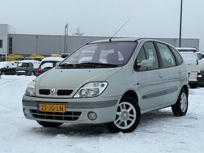Grijs Occasion 2002 Renault Scénic Authentique MPV | € 1.695 (Eerlijke prijs)