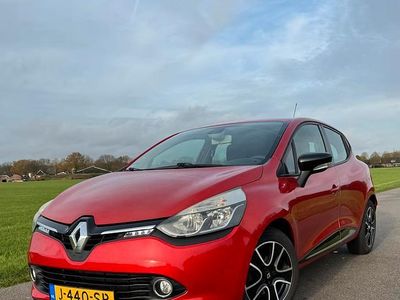 Rood Gebruikt 2013 Renault Clio IV Dynamique Hatchback | € 5.250 (Eerlijke prijs)