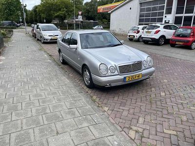 Gebruikt 1998 Mercedes E240 Avantgarde Sedan | € 5.500