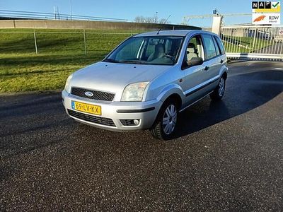 Grijs Gebruikt 2003 Ford Fusion MPV | € 1.450 (Eerlijke prijs)