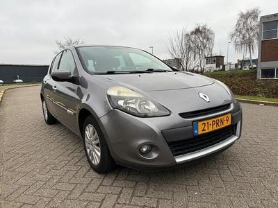 Grijs Gebruikt 2011 Renault Clio II Collection Hatchback | € 2.450 (Eerlijke prijs)