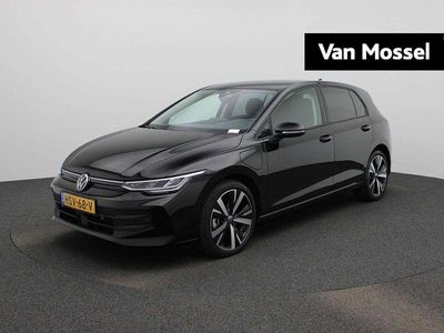 Zwart Occasion 2025 VW Golf VIII Edition Hatchback | € 34.400 (Eerlijke prijs)