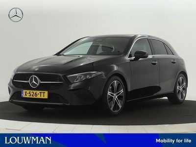 tweedehands Mercedes A180 Luxury Line | Parkeerpakket met achteruitrijcamera | KEYLESS GO | Sfeerverlichting | Extra USB-poorten | Verwarmde stoelen vooraan | Smartphone-integratie | High-performance led-koplampen |