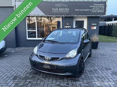 Occasion Toyota Aygo 68 PK (50 kW) 2006 Grijs Hatchback