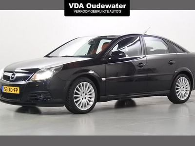 Zwart Occasion 2007 Opel Vectra GTS Executive Hatchback | € 3.900