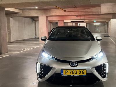 Grijs (metallic) Gebruikt 2017 Toyota Mirai Executive Sedan | € 15.900