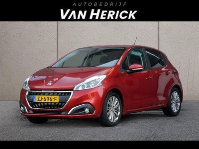 Rood Occasion 2019 Peugeot 208 Signature Sky Hatchback | € 8.445 (Eerlijke prijs)