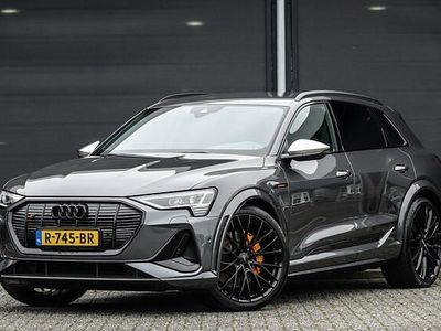 Grijs (metallic) Gebruikt 2022 Audi e-tron Ambiente SUV | € 46.950 (Iets duurder)