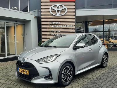 Grijs Gebruikt 2023 Toyota Yaris Hybrid Style Hatchback | € 20.990 (Eerlijke prijs)