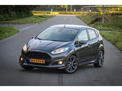 Grijs (metallic) Gebruikt 2016 Ford Fiesta ST-Line Hatchback | € 8.450 (Iets duurder)