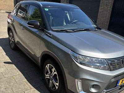 Grijs Gebruikt 2022 Suzuki Vitara Style SUV | € 24.000 (Eerlijke prijs)