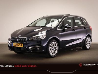 tweedehands BMW 220 2-SERIE Active Tourer i High Executive | COMFORT / COMFORT ACCES- PACK | PANO | HEAD UP | SPORTSTOELEN | LEDER | DAB | TREKHAAK AFN. | 17" | DEALER ONDERHOUDEN