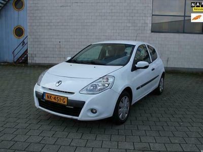 Wit Gebruikt 2009 Renault Clio II Authentique Hatchback | € 1.999 (Eerlijke prijs)