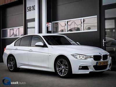 Wit Occasion 2015 BMW 316 M Sport Sedan | € 14.950 (Iets duurder)