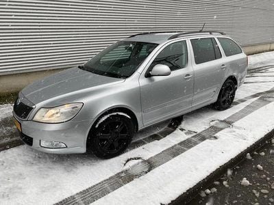 Grijs (metallic) Occasion 2011 Skoda Octavia Business Line Stationwagen | € 1.900 (Eerlijke prijs)