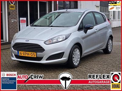 Grijs (metallic) Gebruikt 2014 Ford Fiesta Style Hatchback | € 3.900 (Duur)