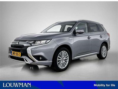Grijs Occasion 2020 Mitsubishi Outlander P-HEV Intense SUV | € 22.745 (Eerlijke prijs)