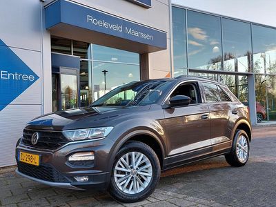 Bruin Gebruikt 2019 VW T-Roc Executive SUV | € 18.950 (Eerlijke prijs)