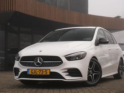Wit (metallic) Gebruikt 2019 Mercedes B180 Business MPV | € 20.950 (Goede deal)