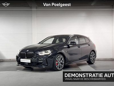 Saphirschwarz metallic (zwart metallic) Occasion 2024 BMW 118 M Sport Hatchback | € 31.899 (Eerlijke prijs)