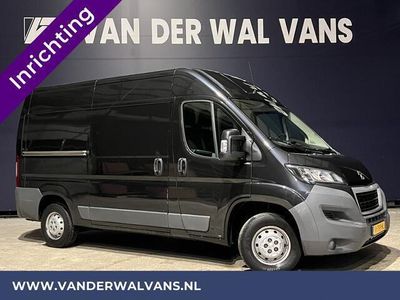 tweedehands Peugeot Boxer 2.0BlueHDI 130pk L2H2 Euro6 Airco | Camera | Inrichting | Trekhaak 2500kg Cruisecontrol, Navigatie, Parkeersensoren, Bluetooth-telefoonvoorbereiding