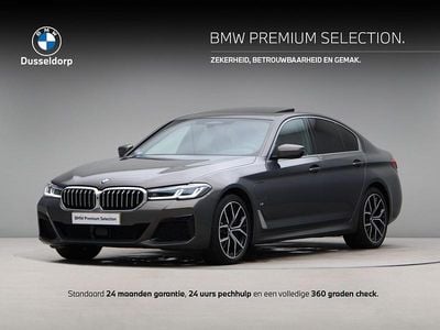 Grijs Occasion 2021 BMW 545e M Sport Sedan | € 47.950 (Eerlijke prijs)