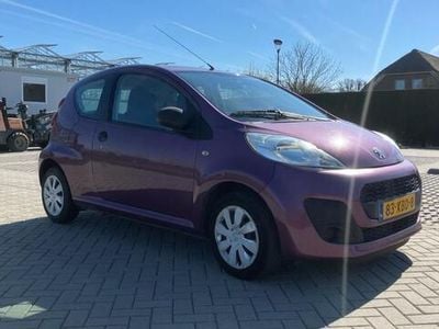 Occasion Peugeot 107 Access 68 PK (50 kW) 2012 Paars Hatchback