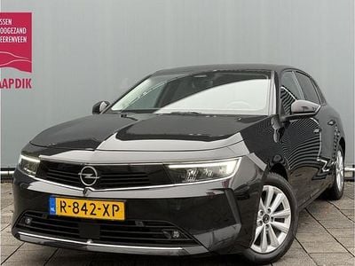 Zwart (metallic) Occasion 2022 Opel Astra Edition Hatchback | € 16.499 (Iets duurder)