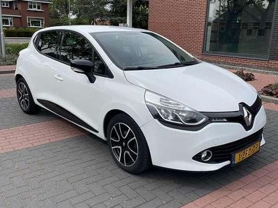 Wit Gebruikt 2015 Renault Clio IV Expression Hatchback | € 5.299 (Eerlijke prijs)