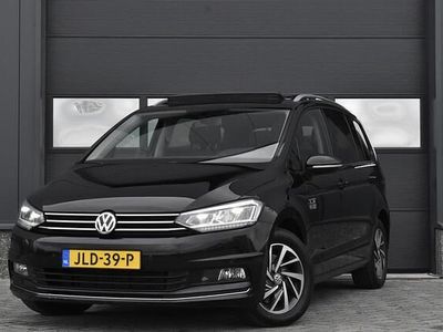 Zwart Occasion 2018 VW Touran Highline MPV | € 23.950 (Duur)