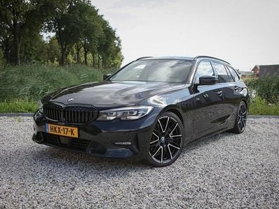 Zwart Gebruikt 2020 BMW 330 Sport Line Stationwagen | € 26.444 (Goede deal)