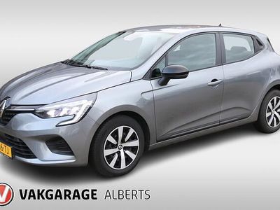 Grijs Occasion 2023 Renault Clio V Equilibre Hatchback | € 14.950 (Eerlijke prijs)