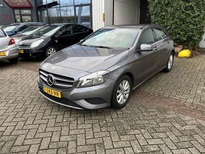 tweedehands Mercedes A180 A-KLASSEmet 180 pk en apple/android carplay en sfeer verlichting