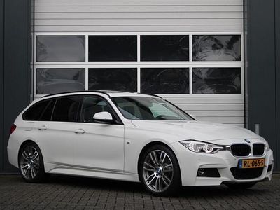 Wit Gebruikt 2018 BMW 320 M Sport Stationwagen | € 20.950 (Eerlijke prijs)