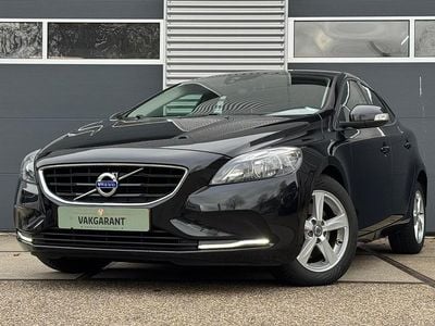 Zwart Gebruikt 2015 Volvo V40 Kinetic Stationwagen | € 10.950 (Eerlijke prijs)
