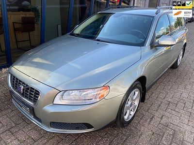 Groen, metallic lak Occasion 2008 Volvo V70 Kinetic Stationwagen | € 13.945 (Duur)