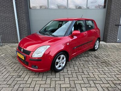 Rood Occasion 2007 Suzuki Swift Hatchback | € 1.999 (Eerlijke prijs)