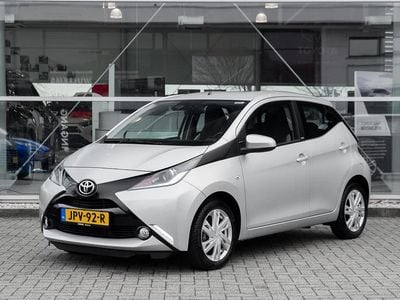 Occasion Toyota Aygo X-wave 69 PK (50 kW) 2016 Zwart Hatchback