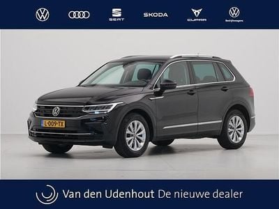 Zwart (metallic) Gebruikt 2021 VW Tiguan Life SUV | € 22.940 (Super prijs)