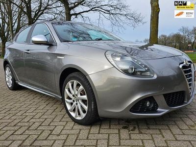 tweedehands Alfa Romeo Giulietta 1.4 T Distinctive 1e eigenaar lage km airco cv op afs elektrische ramen