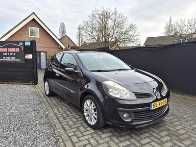 Zwart Occasion 2007 Renault Clio II Dynamique Hatchback | € 2.245 (Eerlijke prijs)