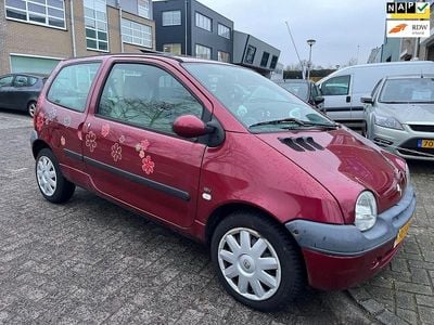 Rood (metallic) Occasion 2003 Renault Twingo Hatchback | € 1.295 (Goede deal)