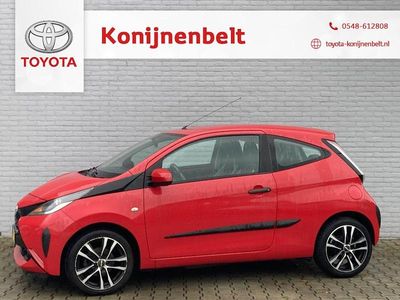 Rood Gebruikt 2015 Toyota Aygo X-play Hatchback | € 9.495 (Iets duurder)