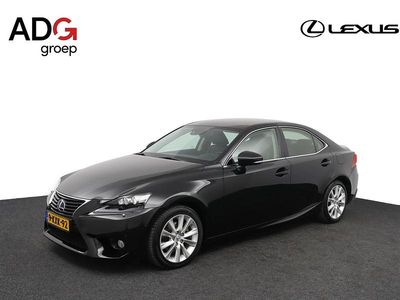 Zwart Gebruikt 2013 Lexus IS300h Sedan | € 22.400 (Eerlijke prijs)
