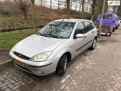 Occasion Ford Focus Futura 101 PK (74 kW) 2004 Grijs (metallic) Hatchback