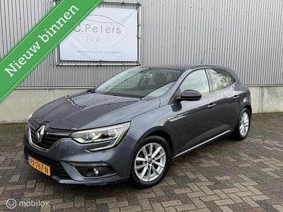 Grijs (metallic) Occasion 2017 Renault Mégane IV LIMITED Hatchback | € 9.450 (Goede deal)