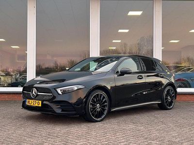 Zwart Occasion 2020 Mercedes A250 AMG line Hatchback | € 22.850 (Eerlijke prijs)
