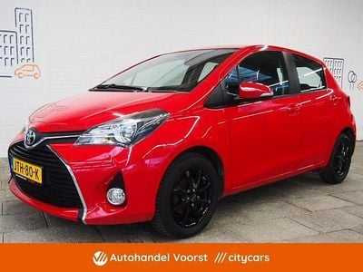Rood Gebruikt 2015 Toyota Yaris Hatchback | € 9.945 (Goede deal)