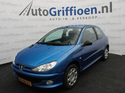 tweedehands Peugeot 206 1.4 Forever nette hatchback met airco