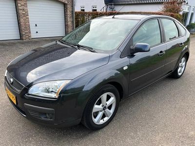 tweedehands Ford Focus 1.6-16V Futura CLIMA.CAMERA.CRUISE.NAVI.NAP!